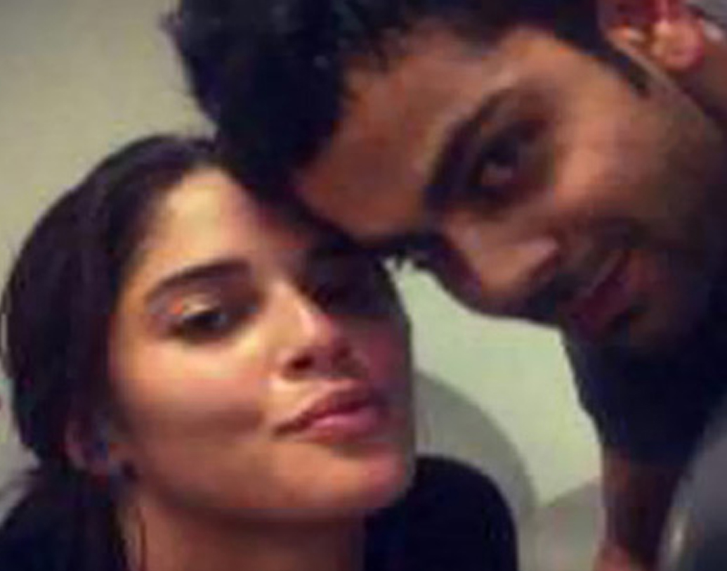 ‘সিক্সটিন’, ‘পুরানি জিন্স’-এর মতো ছবি দিয়ে এগোতে থাকে ইসাবেলার ফিল্মি কেরিয়ার। সেই সঙ্গে রঙিন হতে থাকে ব্যক্তিগত জীবনও। বিভিন্ন সময়ে একাধিক পুরুষের সঙ্গে তাঁর নাম জড়িয়েছে। তাঁদের মধ্যে অন্যতম ভারতীয় অধিনায়ক বিরাট কোহালি।