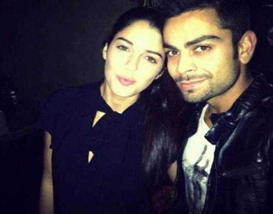 এক সাক্ষাৎকারে ইসাবেলা দাবি করেছিলেন, তিনি দু’বছর ডেট করেছেন বিরাটকে। বলিউডি গুঞ্জন, এক শিল্পপতির দেওয়া ফিল্মি পার্টিতে আলাপ বিরাট-ইসাবেলের। তখন তিনি ‘সিক্সটিন’ ছবির শুটিং-এ ব্যস্ত। তার মাঝেই প্রেমের সূত্রপাত।