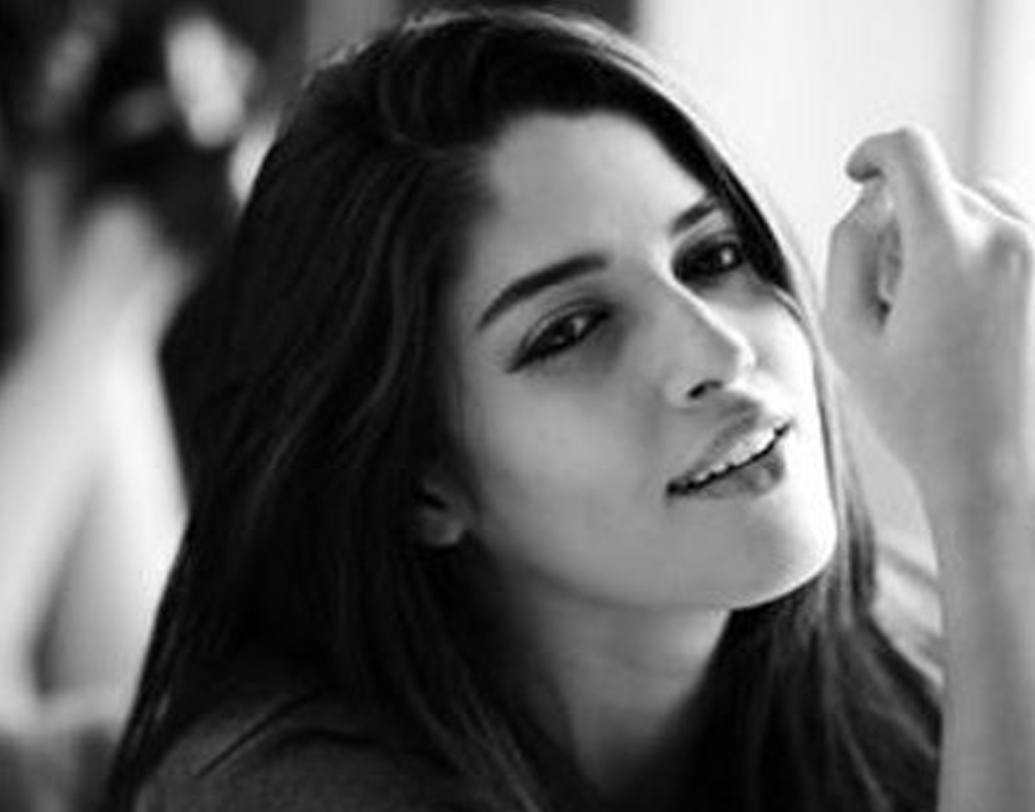 এখনও প্রেম নিয়ে কিছুই বলেননি বিজয় দেবেরাকোণ্ডা। তবে সব মহলে আলোচনা, আপাতত অর্জুনের শরে বিদ্ধ সুন্দরী ইসাবেল লেইতি।