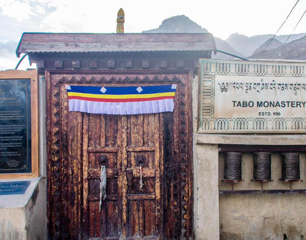 গ্রামবাসীরা ভালবেসে ডাকেন ‘মমি লামা’। বিশ্বাস, তিনি ছিলেন বৌদ্ধদের গেলুগাপা শাখার সন্ন্যাসী, সাঙ্ঘা তেনজিন। কার্বন ডেটিং বলছে, তিব্বতীয় এই লামা ধ্যানরত অবস্থায় প্রয়াত হন ১৪৭৫ খ্রিস্টাব্দে। অর্থাৎ মমিটি প্রায় ৫০০ বছরের প্রাচীন।                                                                                 ( ছবি : শাটারস্টক )