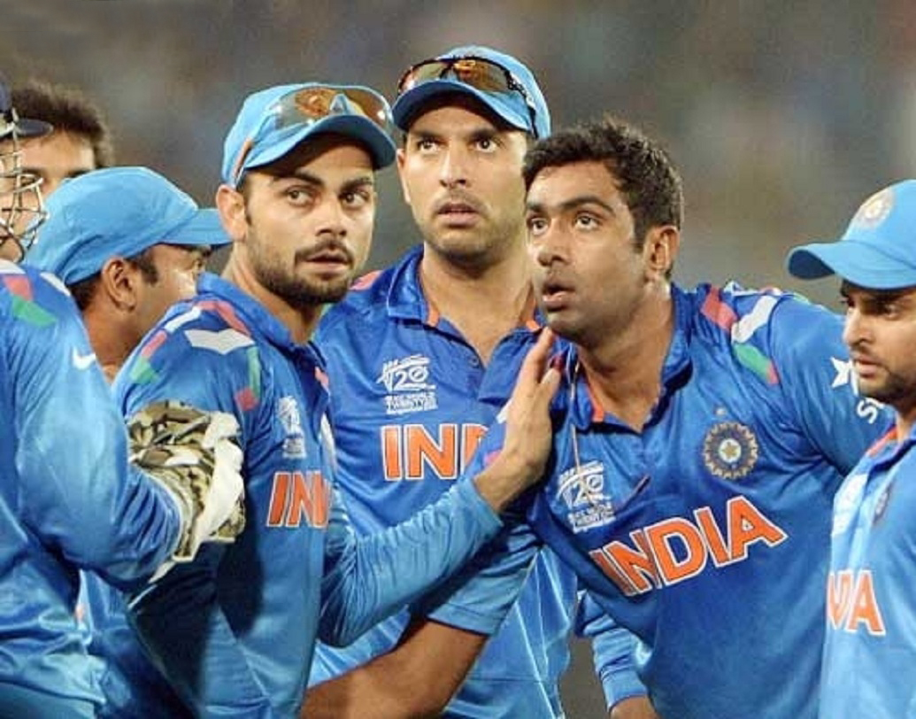 ২০১৪ সালে ধোনির ভারত যখন টি২০ বিশ্বকাপ খেলতে বাংলাদেশ গেল, অনেক বিশেষজ্ঞ ধরেই নিয়েছিলেন ধোনির হাতেই উঠবে ট্রফি। গ্রুপ পর্বে পাকিস্তান, অস্ট্রেলিয়া ও ওয়েস্ট ইন্ডিজকে হারিয়ে সেই ইঙ্গিতই দিচ্ছিলেন তাঁরা। দক্ষিণ আফ্রিকাকে দাপটের সঙ্গে হারাল সেমিফাইনালেও।