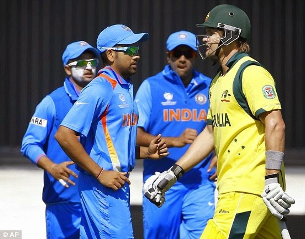 রোহিত-শিখর জুটি ভাল শুরু করলেও ব্যর্থ হন কোহালি। রাহানে-ধোনি চেষ্টা করলেও ম্যাচ শেষ করতে পারেননি। সে বারেও রান আউট হয়ে ফিরতে হয় ধোনিকে। অস্ট্রেলিয়ার সামনে থমকে যায় পর পর দু’বার বিশ্বকাপ জয়ের স্বপ্ন।