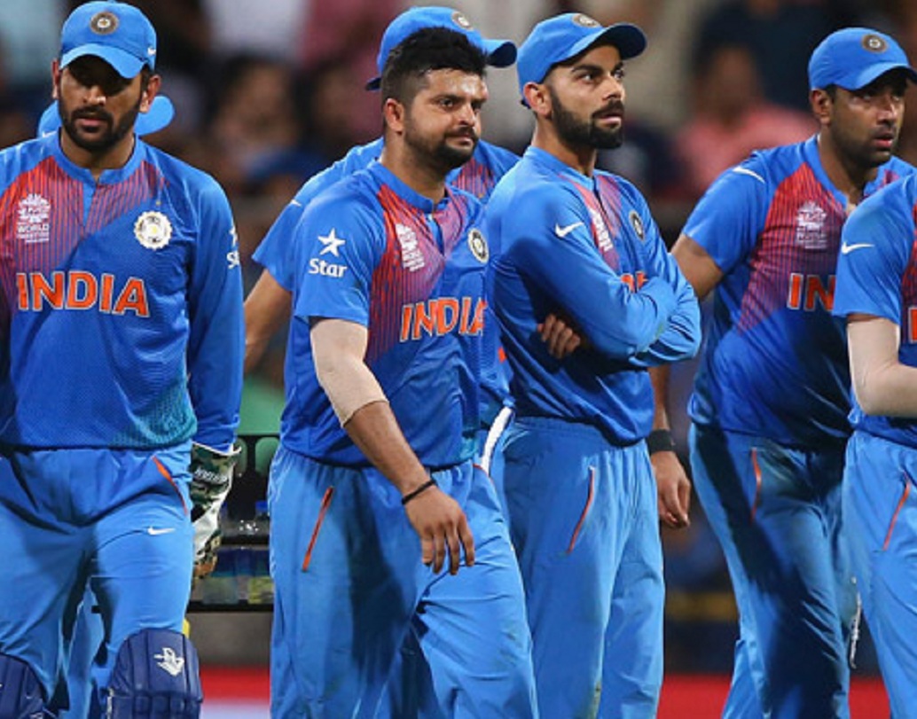 ২০১৬ টি-২০ বিশ্বকাপে আয়োজক দেশ ভারত। এশিয়া কাপ জিতে দারুন ফর্মে থাকা ভারতের কাছে আদর্শ পরিস্থিতি বিশ্বজয়ের। কিন্তু শুরুতেই কিউয়িদের বিরুদ্ধে মাত্র ১২৭ রান করতে ব্যর্থ হন কোহালিরা। যদিও তারপর ফিরে আসে দাপটের সঙ্গে।