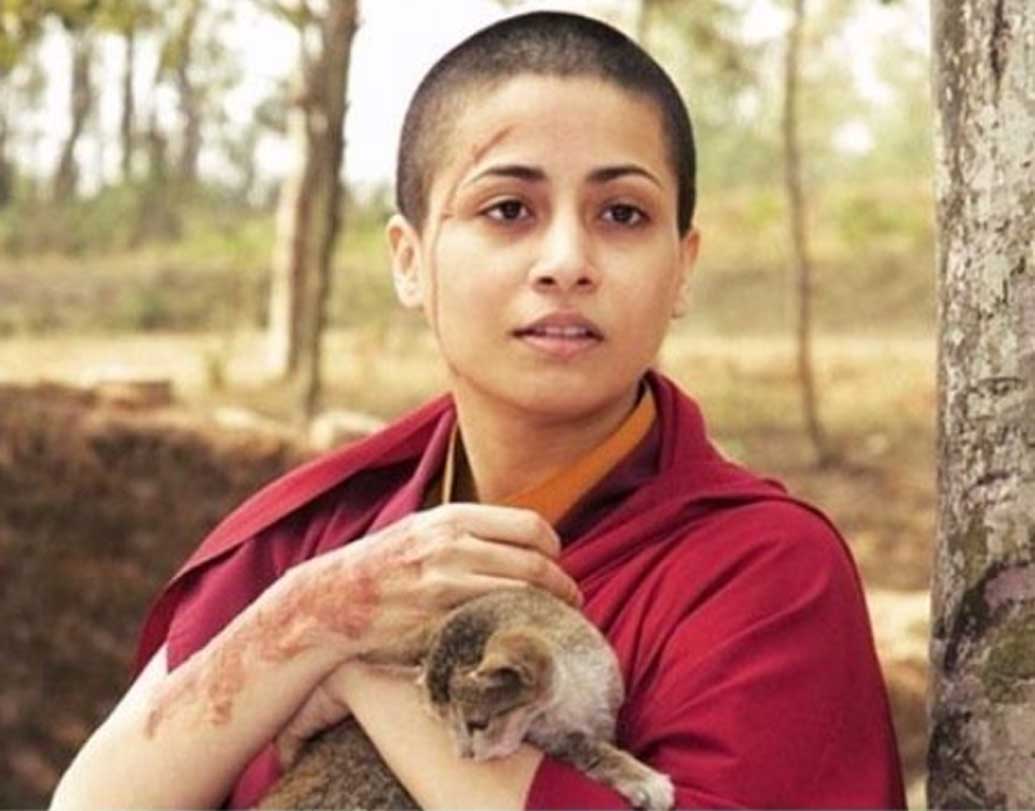 দেখা গেল পাঁচ বছর পর তাঁক কামব্যাক ফিল্ম ‘অ্যান্ড ওয়ান্স এগেন’-এ। অমল পালেকর এই ফিল্মটির পরিচালনা করেছিলেন। ছবিতে একজন সন্ন্যাসিনীর ভূমিকায় দেখা গিয়েছিল তাঁকে।