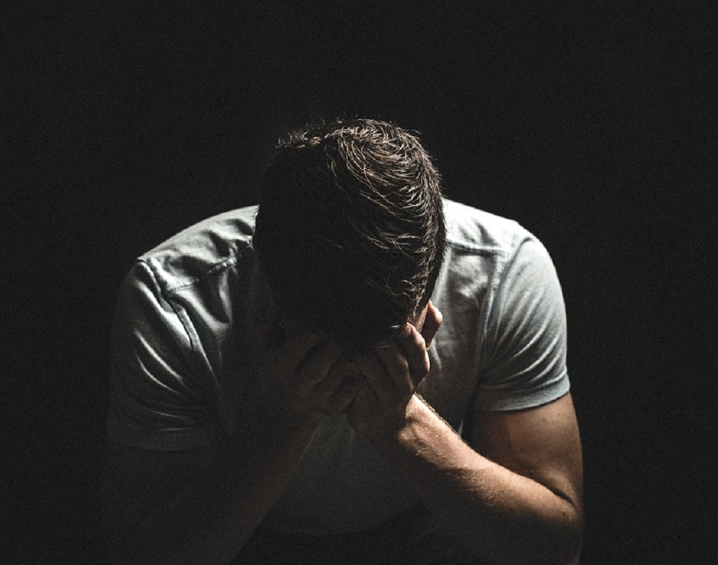 কিন্তু হঠাৎই ঘটে যায় এমন একটি ঘটনা যা তছনছ করে দেয় লেভির জীবন। দিনটি ছিল ১৯২৪-এর ১৮ এপ্রিল। সকাল থেকেই লেভি ছিলেন মনমরা। তাঁর আচরণের এমন পরিবর্তন চোখ এড়ায়নি সহকর্মীদেরও।