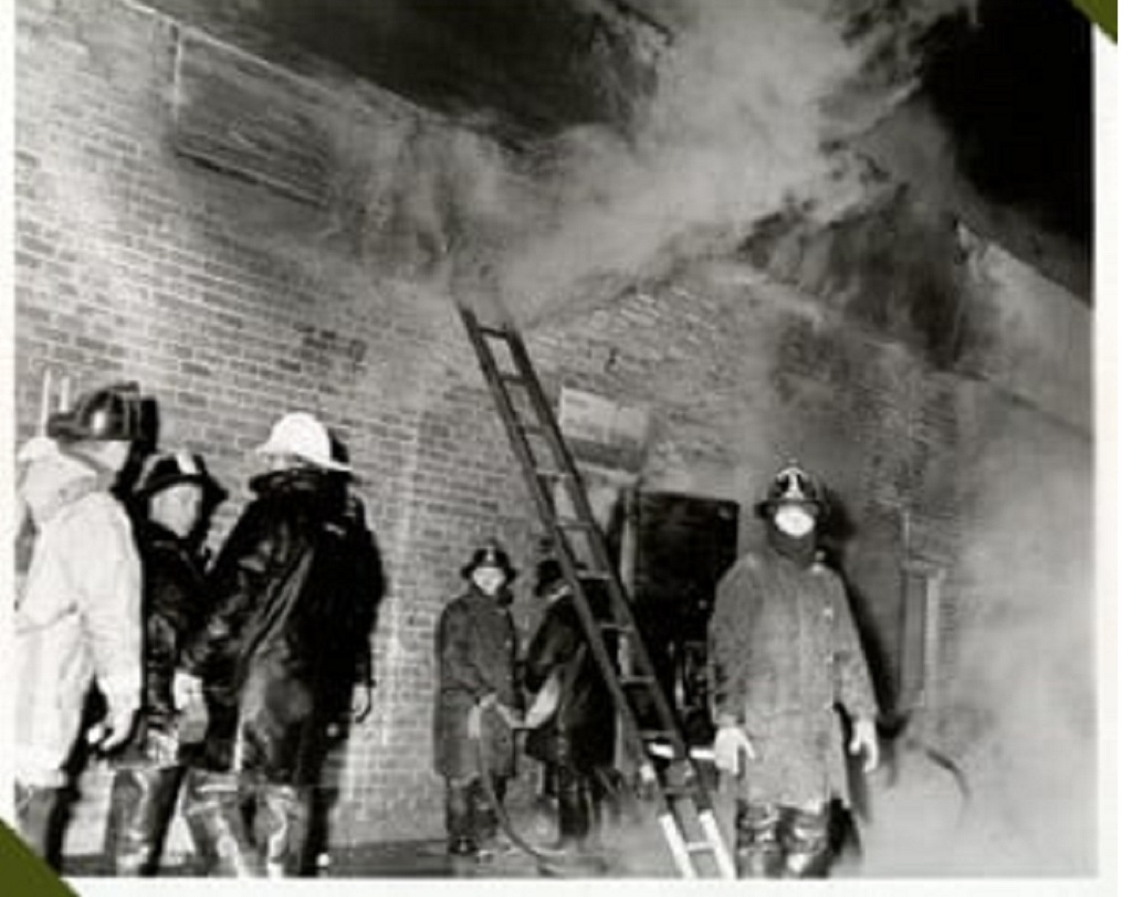 অফিসের যে জানালাটি লেভি মারা যাওয়ার দিন পরিষ্কার করছিলেন, সেখানে দেখা যায় স্পষ্ট একটি হাতের ছাপ!