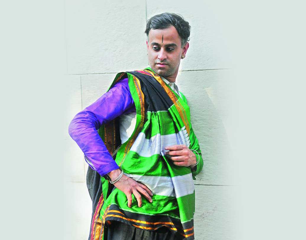 শাড়িকে পরম বন্ধু মনে করেন হিমাংশু। শুধু পোশাক নয়, তিনি মনে করেন, নিজের শরীরে জড়িয়ে রেখেছেন প্রাচীন ভারতের ঐতিহ্যকে। মানসিক অবস্থা খারাপ হলেও শাড়ি পরলেই হারানো আত্মবিশ্বাস ফিরে পান বলে জানিয়েছেন ‘শাড়ি ম্যান’ হিমাংশু বর্মা। বিশ্বের কাছে তাঁর বার্তা, ‘জয় শাড়ি’।