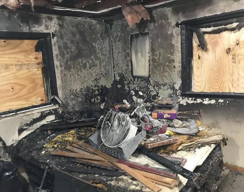 যখন আপনি কোনও বাড়ির স্বপ্ন দেখেন, সেটি সাধারণত আপনার নিজের উপলব্ধি এবং আপনাকে প্রতিফলিত করে। যদি দুঃস্বপ্নে আপনার বাড়ি এবং তাঁর ভিতরের জিনিস ক্ষতিগ্রস্ত হতে দেখেন, তা হলে সেটি ক্ষতিগ্রস্ত হওয়ার অনুভূতিকে বোঝাতে পারে।