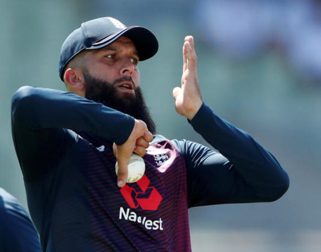 নির্ভরযোগ্য অলরাউন্ডার মইন আলি। পাকিস্তানি বংশোদ্ভূত এই ক্রিকেটারের ব্যাট ও বলের দিকে তাকিয়ে ইংল্যান্ড। ২০০৬ সালে অনূর্ধ্ব ১৯ দলকে নেতৃত্ব দেন মইন। সে বার ইংল্যান্ড শেষ চারে পৌঁছেছিল। টেস্ট ক্রিকেটে গ্রেম সোয়ানের জায়গা নেন মইন।