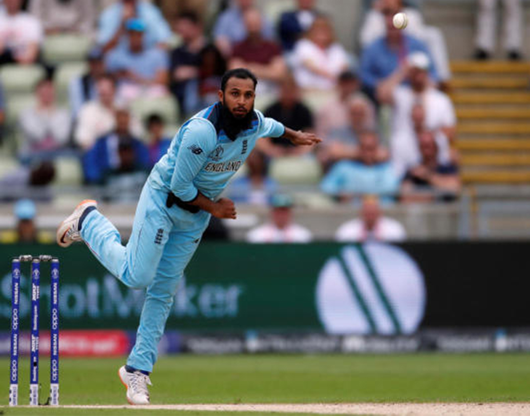 মইন আলির সঙ্গী আদিল রশিদও পাকিস্তানি বংশোদ্ভূত। ২০০৯  সালে ইংল্যান্ডের হয়ে আত্মপ্রকাশ ঘটে আদিলের। এখন তিনি ইংল্যান্ডের অন্যতম ভরসা।