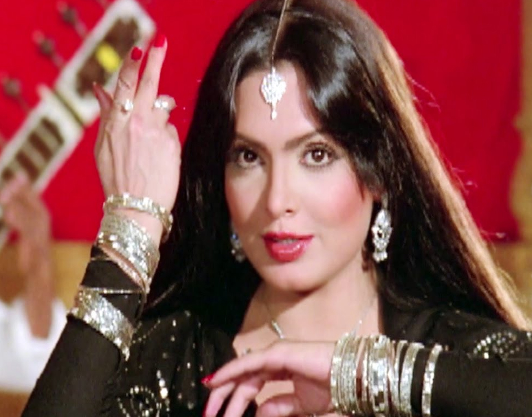 অভিনয় থেকে অবসর নেওয়া প্যারানয়েড স্কিজোফ্রেনিয়ায় আক্রান্ত নায়িকা একাই থাকতেন তাঁর ফ্ল্যাটে। জীবনের শেষ দিকটি কেটেছিল নিঃসঙ্গ অবস্থায়। ২০০৫-এর ২২ জানুয়ারি তাঁকে মৃত অবস্থায় উদ্ধার করা হয়।