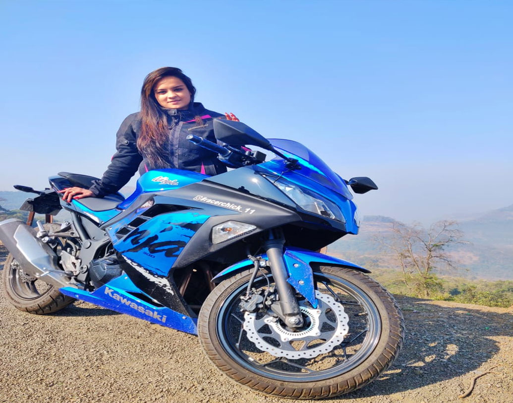 প্রতীক্ষার পরের লক্ষ্য কী? তিনি টাকা জমাচ্ছেন। ৪০ ঘণ্টার সেশনের জন্য দরকার অন্তত পাঁচ থেকে ছয় লক্ষ টাকা। শিখবেন বিমান চালানো।