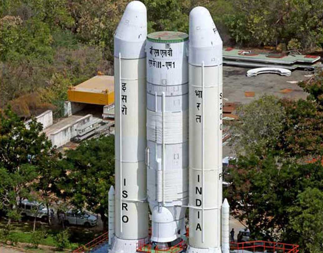 এই তিনটি অংশের প্রায় পুরোটাই ভারতে তৈরি। সেই কারণেই খরচ হয়েছে খুবই কম। এই তিনটি অংশ এবং মূল মহাকাশযানের মিলিত ওজন প্রায় ৩৮৫০ কেজি। চন্দ্রযান-২ তৈরিতে খরচ হয়েছে প্রায় ৯৭৮ কোটি টাকা, যা সবচেয়ে কম খরচে হওয়া চন্দ্রাভিযানগুলির মধ্যে অন্যতম।