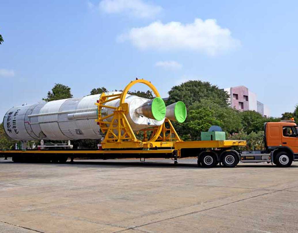 চাঁদের দক্ষিণ মেরুতে এখনও পর্যন্ত কোনও দেশের পা পড়েনি। ভারত সেটাই করবে। অর্থাৎ দক্ষিণ মেরুতে ভারতই প্রথম কোনও চন্দ্রযান পাঠাচ্ছে।