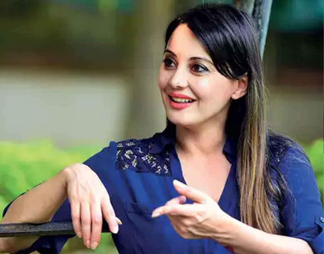 ২০০৫ সালে বলিউডে আত্মপ্রকাশ মিনিশার। সুজিত সরকারের পরিচালনায় কাজ করেছিলেন একটি বিজ্ঞাপনে। তারপরেই সুযোগ আসে ‘ইয়াহাঁ’ ছবিতে অভিনয়ের। সিনেমা ছাড়া অভিনয় করেছেন টেলিভিশন ও থিয়েটারেও। আট বছর আগে শুরু পোকার খেলা। তারপর ভাল লাগা নেশায় পরিণত হতে সময় নেয়নি।