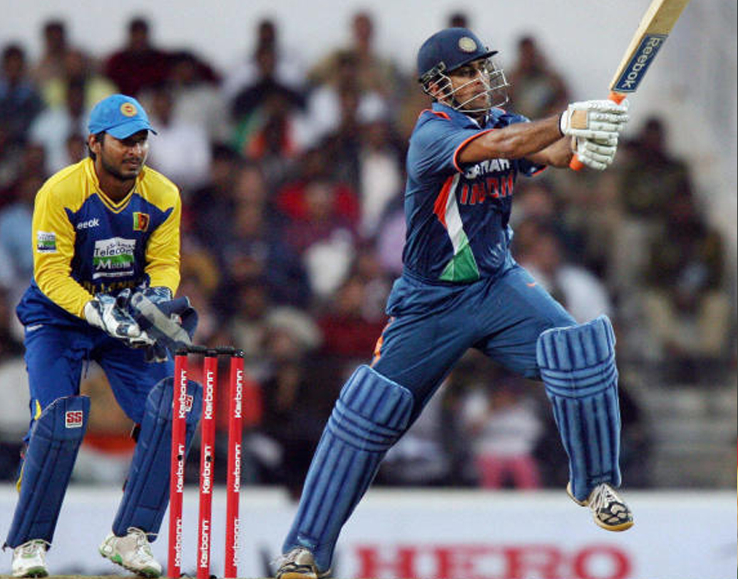 ২০০৯ সালেই আরও একটি দুর্দান্ত ইনিংস খেলেন শ্রীলঙ্কার বিরুদ্ধে। ৮১ রানের মধ্যে ভারতের ৩ উইকেট পড়ে যাওয়ার পর প্রথমে বিরাট কোহালি ও পরে সুরেশ রায়নার সঙ্গে জুটি বেঁধে ভারতের স্কোর ৩০০ পার করে দেন। যদিও দিলশানের শতরানের জন্য ম্যাচটি হেরে যায় ভারত।