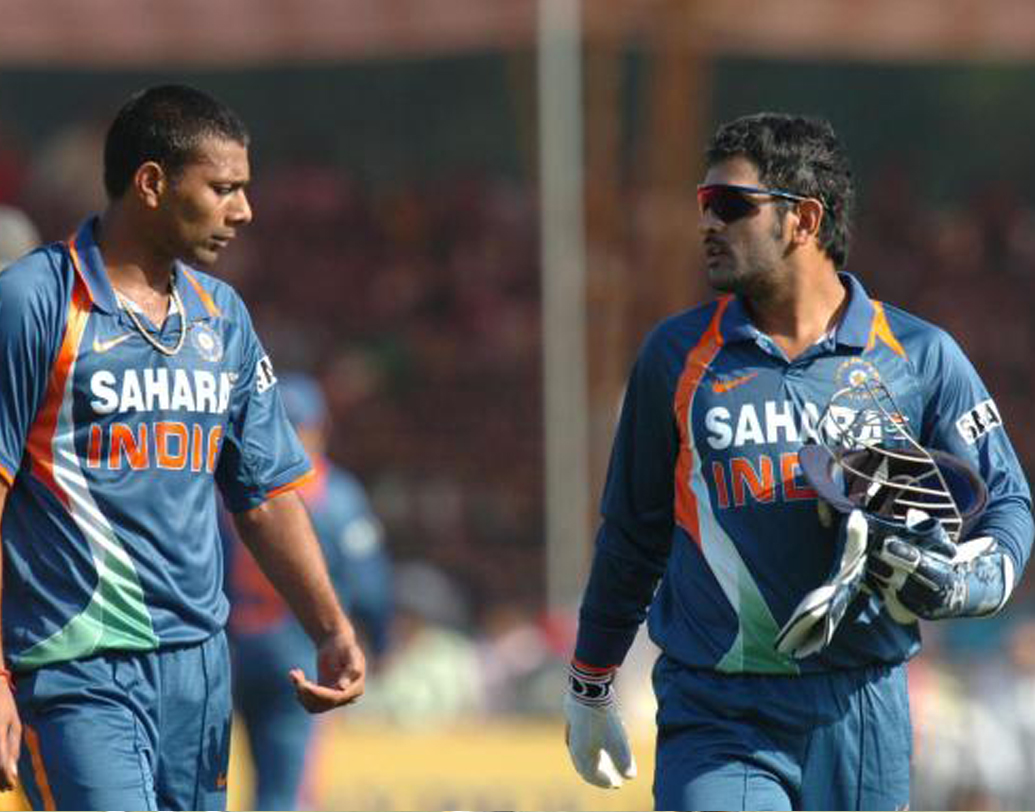 ২০১২ সালে অস্ট্রেলিয়ার বিরুদ্ধে ৫৮ বলে ৪৪ রান করে ভারতের হয়ে জয়ের জন্য প্রয়োজনীয় রান তুলে নেন ২ বল বাকি থাকতেই। ভারতের এই জয় দেখে জতটা সহজ মনে হয়েছিল আসলে ততটা সহজ ছিল না।