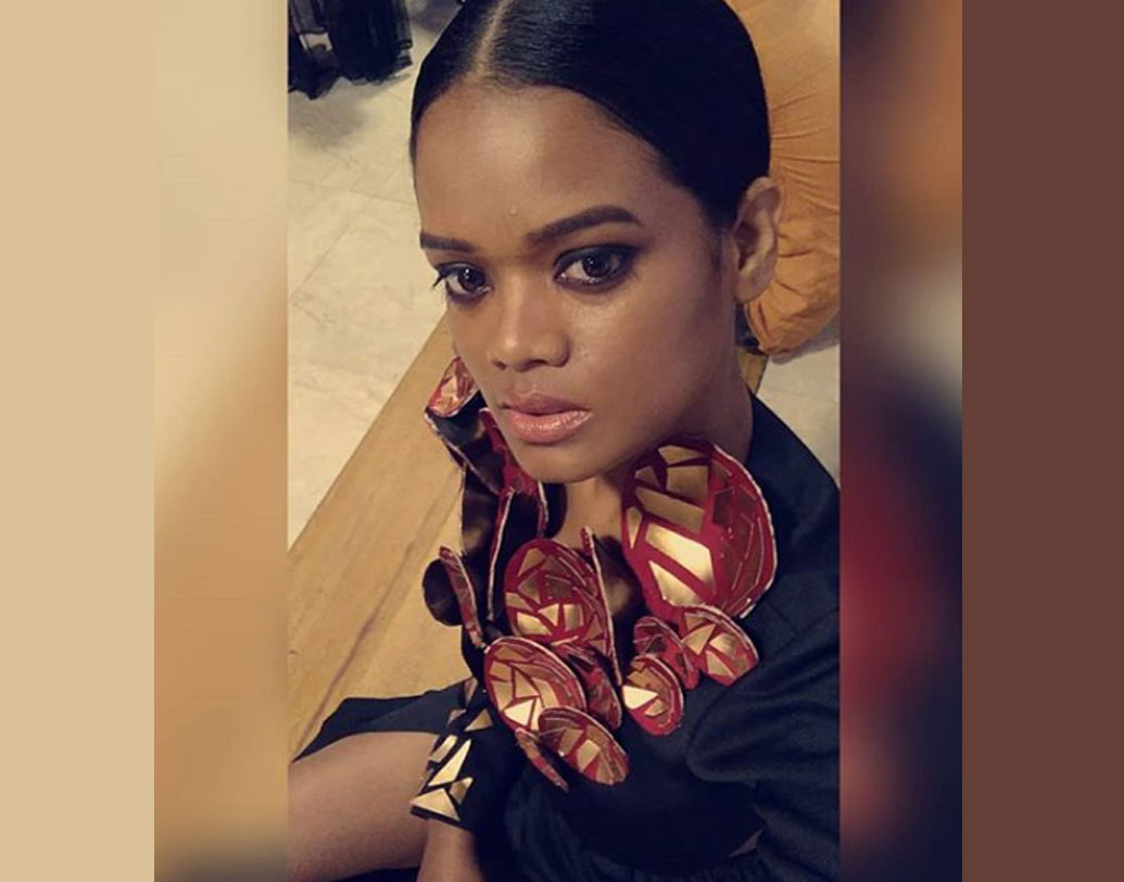 বার বার ব্যর্থতার মুখেও হাল ছাড়েননি রেনে। এক সময় আসল বয়স লুকিয়ে কাজ খুঁজতে শুরু করেন তিনি। এক সময় কাস্টিং কাউচের শিকারও হয়েছিলেন বলে অভিযোগ করেছেন। তাঁর কথায়, ‘‘ক্লায়েন্টদের খুশি না করতে পারলে আমি মডেল হতে পারব না, এমনটাও শুনতে হয়েছে।’’