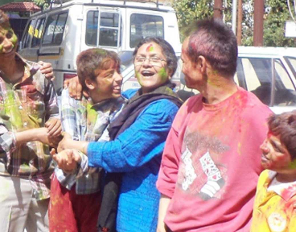 এখানেই শেষ নয়, সন্তান যখন চার বছরের, জ্বরে আক্রান্ত হয় সে। হাসপাতালে চিকিৎসা চলাকালীন এক মাসের মধ্যে তার দু’বার এপিলেপ্সি হয়।