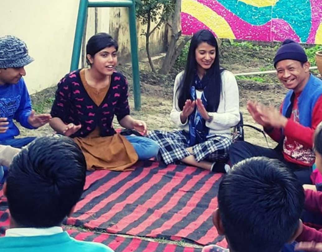 পড়ানোর পাশাপশি শুরু করেন বিভিন্ন সেমিনারে যাওয়া। বিদেশের বিভিন্ন জায়গায় গিয়ে এদের কী ভাবে দেখভাল করতে হয়, এদের ডায়েট কী হওয়া উচিত, এ সব বিষয়ে জ্ঞান অর্জন করেন।