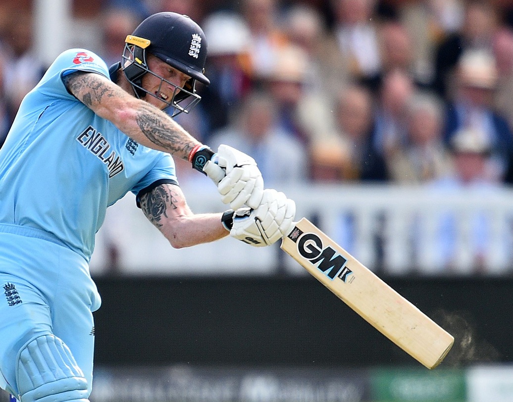 বাটলার ফিরে গেলেও শেষ অবধি ছিলেন স্টোকস। তাঁর হাত ধরেই শেষ ওভারে ১৪ রান তুলে ম্যাচ ড্র করে ইংল্যান্ড। রানের গতি কমতে দেননি স্টোকস। তবে শেষ দিকে নিশামের গতি সামলাতে না পেরে চাপে পড়ে যান টেলএন্ডাররা।