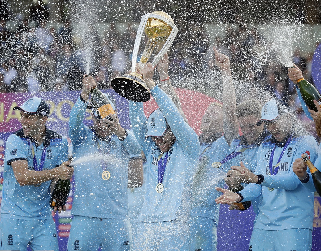 আইসিসি-র অদ্ভুত নিয়মে ম্যাচে কিউয়িদের থেকে ৬টা বেশি চার মারার সুবাদে ম্যাচ জেতে ইংল্যান্ড। ম্যাচ শেষে কিউয়িদের হতাশ মুখ বুঝিয়ে দিচ্ছিল পর পর দু’বার ফাইনালে উঠেও হারের যন্ত্রণা। বিশ্বকাপের ইতিহাসে সব চেয়ে রোমহর্ষক ম্যাচ জিতে ২০১৯ বিশ্বকাপে তাদের নাম লিখে নিল ইংরেজরা।