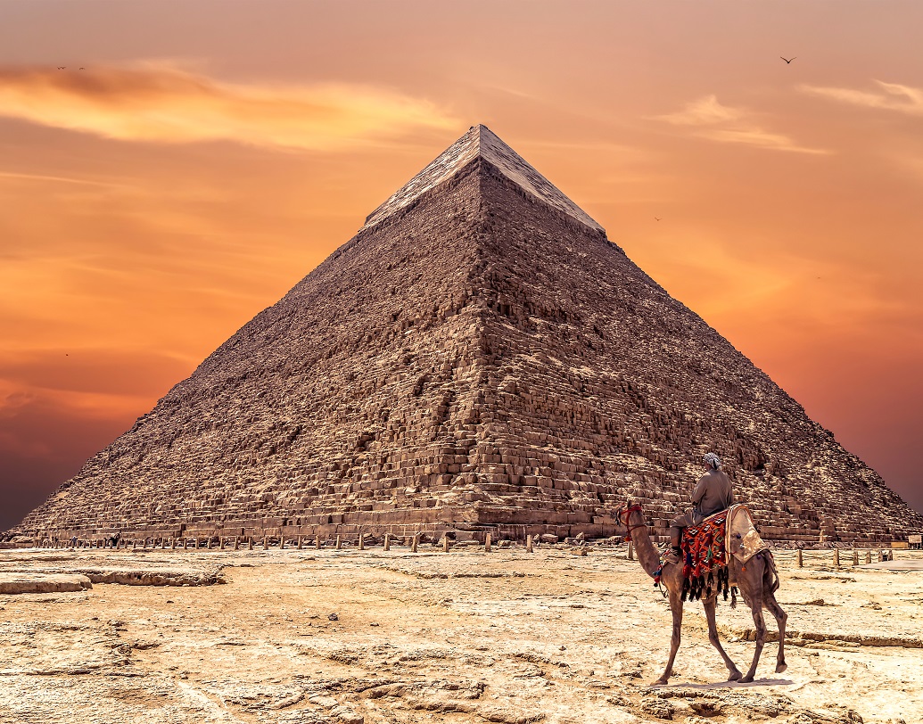 ডরোথির বিয়ের পর এক সন্তান জন্ম নেয়। ডরোথি তার দাবি করা পূর্বজন্মের সঙ্গে মিল রেখেই ছেলের নামকরণ করে ‘সেতি’। নিজে স্বীকৃত হন ‘অম্ম সেতি’ হিসেবে, যার অর্থ দাড়ায় ‘সেতির মা’। কয়েক বছর পর স্বামীর সঙ্গে বিচ্ছেদ হয়ে গেলেও ডরোথি লন্ডনে ফিরে না গিয়ে মিশরের অ্যাবিডসে বসবাস থেকে মিশরের প্রত্নতত্ত্ব বিভাগে কাজ শুরু করেন।