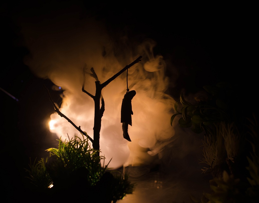 ডরোথির দাবি, বিয়ের আগেই বেনট্রেসাইট গর্ভবতী হয়ে পড়েন। সেই কথা মন্দিরে জানাজানি হলে প্রধান ধর্মযাজক নিয়মভঙ্গ ও পাপ কাজের দায়ে তাঁর মৃত্যুদণ্ডের বিধান দেন। শাস্তির অপেক্ষা না করে তিনি নাকি আত্মহত্যার পথ বেছে নেন।