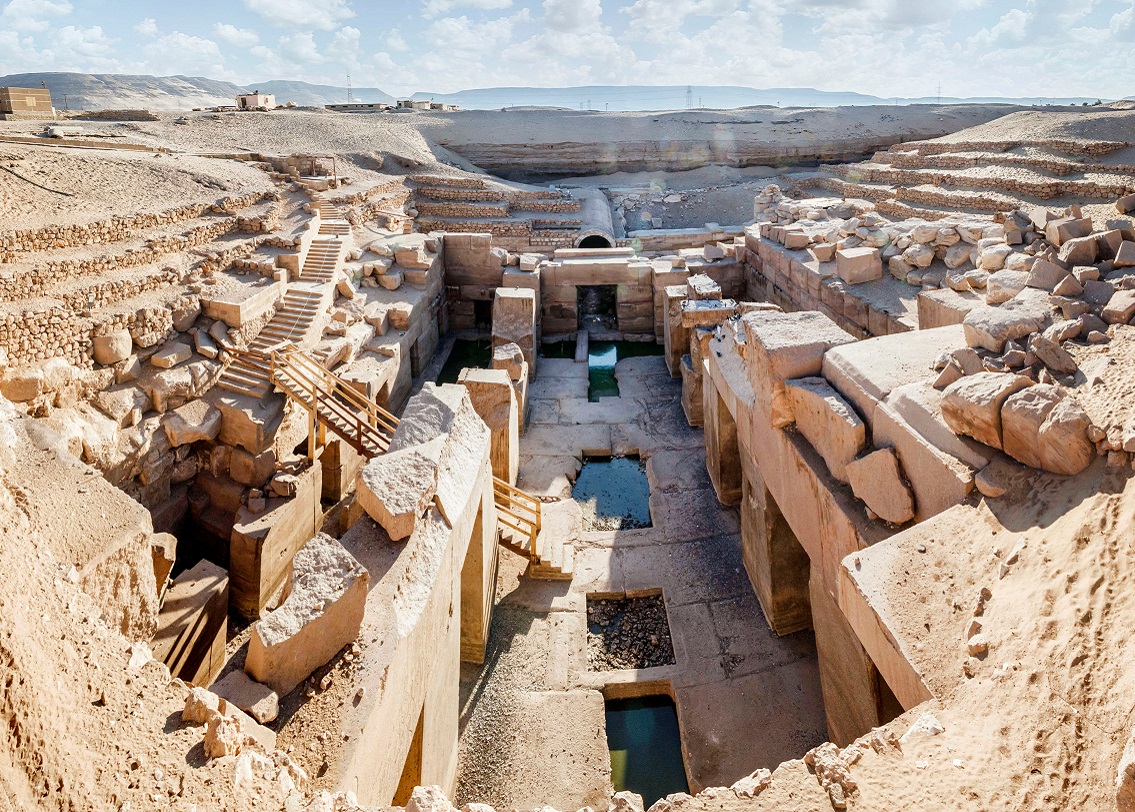 প্রথমে গবেষকরা মানতে না চাইলেও পরে মাটি খুড়ে খোঁজ চালিয়ে গাছের শিকরের চিহ্ন পান। প্রমাণিত হয়, সত্যিই ওখানে একটি বাগানের অস্তিত্ত্ব ছিল। বাগানের নীচে এক সুড়ঙ্গের খোঁজও ডরোথি ওরফে অম্ম সেতির মাধ্যমেই জানা যায়। ১৯৮১ সালে ডরোথির মৃত্যু হলে তাঁকে স্থানীয় কোপটিক কবরস্থানের পাশে মরুভূমিতে সমাধিস্থ করা হয়।