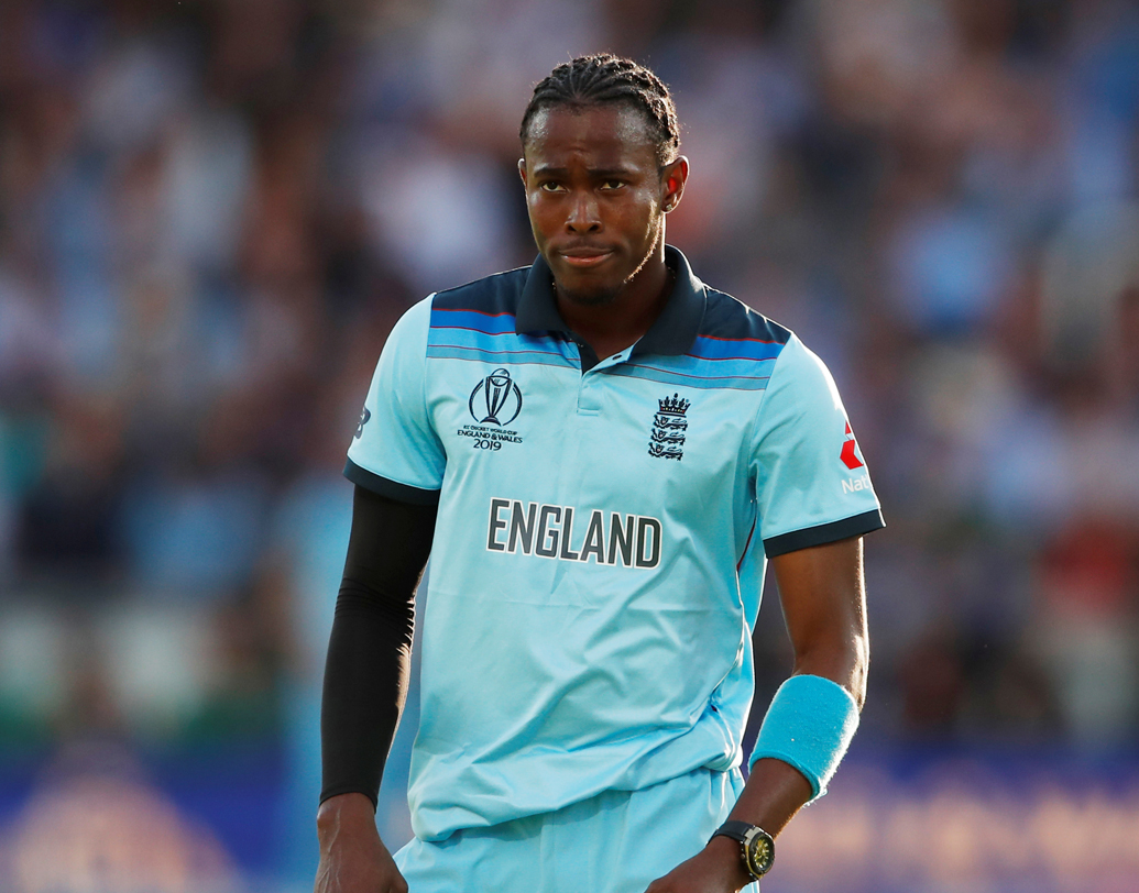 জোফ্রা আর্চার— ইংল্যান্ডের তরুণ বোলার আর্চার। বিশ্বকাপে প্রথম বার খেলতে নেমেই ২০ উইকেট তুলে নিয়ে সর্বাধিক উইকেট প্রাপকের তালিকায় তৃতীয় স্থানে রয়েছেন বার্বাডোজ-জাত আর্চার। তাঁর জন্যই বিশ্বকাপে ইংল্যান্ড বোলিংকে শক্তিশালী দেখিয়েছে।