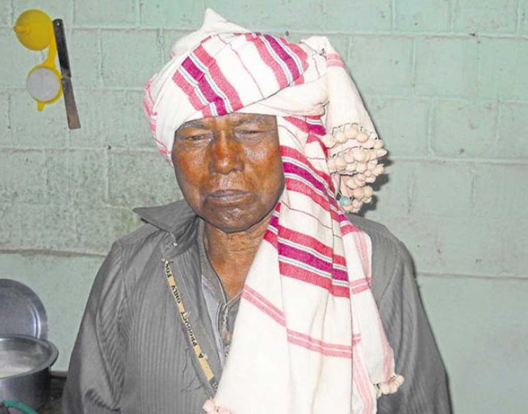 তাঁর গ্রাম চাষবাসের জন্য মূলত বৃষ্টির জলের উপরই নির্ভরশীল। জলের সঙ্কট থাকায় বছরের একটা নির্দিষ্ট সময়েই চাষাবাদ করতে পারতেন গ্রামবাসীরা। তারপরই গ্রামে নেমে আসত তীব্র জলসঙ্কট এবং অভাব।