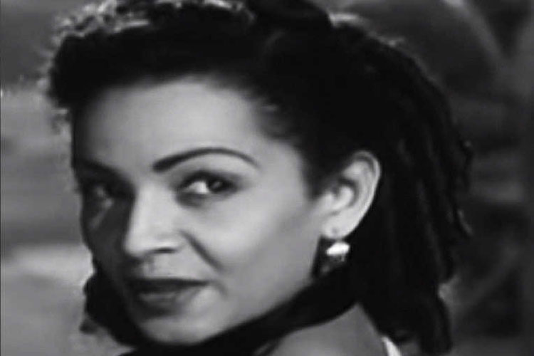 তাঁর জন্যই প্রথমে সিনেমায় গ্রুপ ডান্সার হিসেবে ত্রয়োদশী হেলেনের আত্মপ্রকাশ। ১৯৫১ সালে ‘শাবিস্তান’ ও ‘আওয়ারা’ ছবিতে কিশোরী হেলেন ছিলেন সমবেত নৃত্যশিল্পী। কাক্কুর রেখে যাওয়া ব্যাটন নিজের হাতে তুলে নিয়েছিলেন হেলেন। স্বমহিমায় এগিয়ে নিয়ে গিয়েছিলেন হিন্দি ছবিতে ক্যাবারে-ধারা।