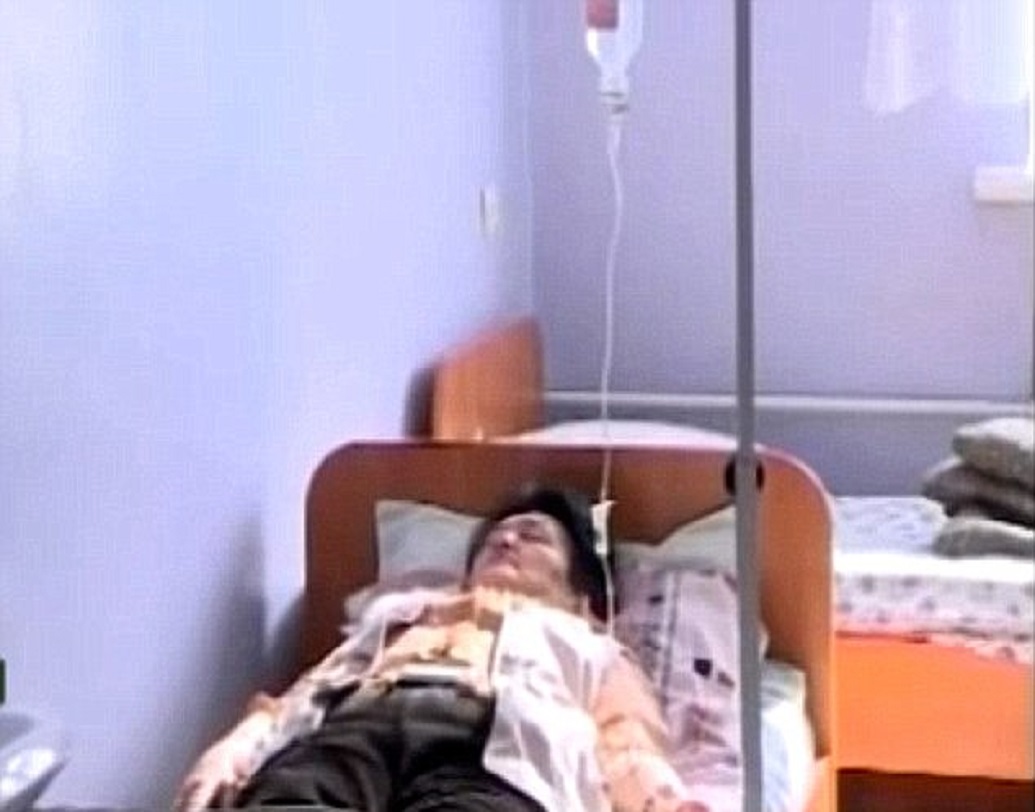 প্রথম এই রোগের শিকার হন লিউভক বেলকোভা নামক এক মহিলা। ২০১০ সালে বাজারে কাজ করার সময়ই হঠাৎই তীব্র ঘুম পায় তাঁর। ৪ দিন বাদে তিনি ঘুম থেকে ওঠেন। তখন যদিও তিনি হাসপাতালে। চিতিৎসকেরা জানান স্ট্রোক হয়েছিল তাঁর। পরে গ্রামের অনেকেরই এমনটা হওয়ায় সন্দেহ বাড়ে।