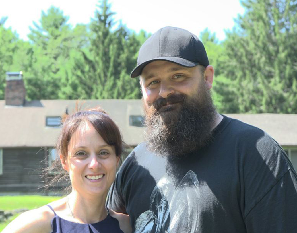 ওই দম্পতি, কোরি এবং জেনিফার হেইনজেন-এর দাবি, তাঁদের বরাবরই ভৌতিক ক্রিয়াকলাপ নিয়ে আগ্রহ ছিল। কোরি জানান, এই ধরনের বিষয় তাঁকে সবসময় আকর্ষণ করে। ভূত থেকে শুরু করে ইউএফও (আনআইডেন্টিফায়েড ফ্লাইং অবজেক্টস) বা বিগফুট বা লেক মনস্টার, যা-ই হোক না কেন, প্রথম থেকেই তিনি বিশেষ ভাবে আগ্রহী।