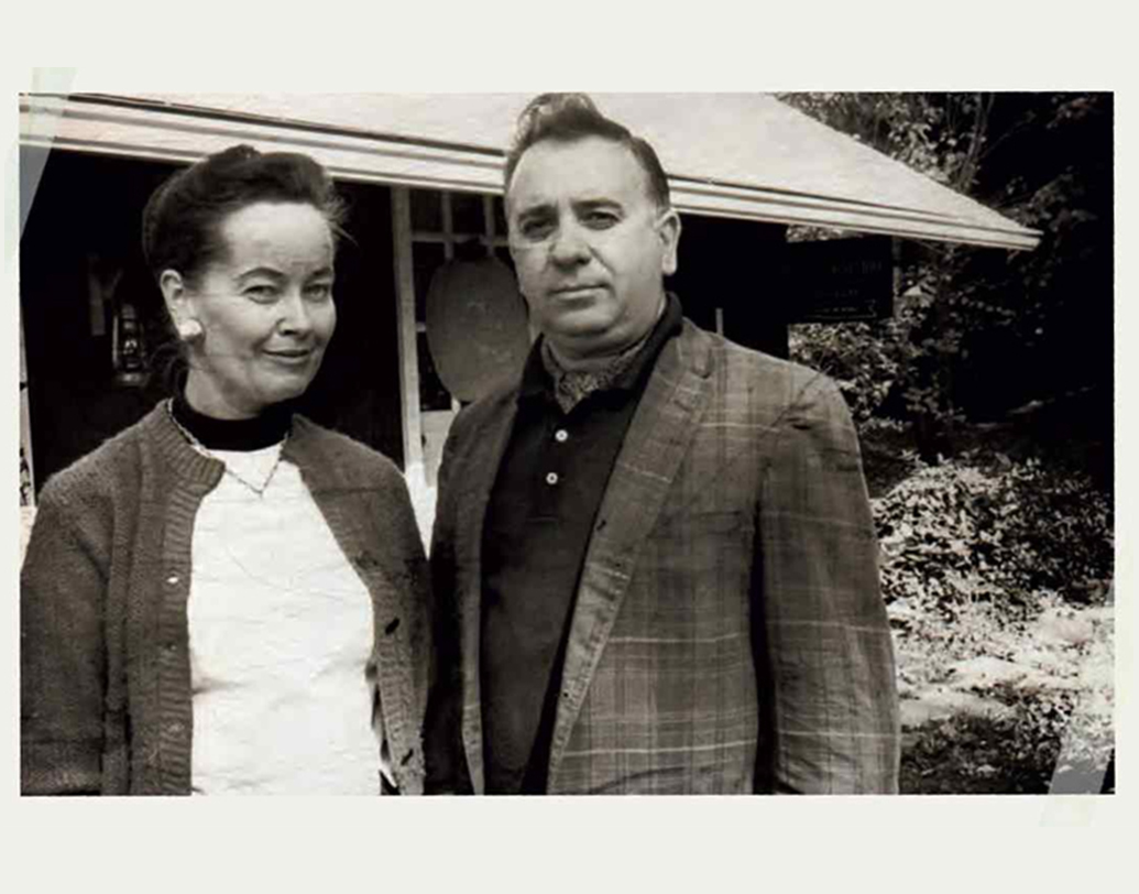 নানা ধরনের কাণ্ডকারখানার পরেও পেরন পরিবার কিন্তু ওই বাড়ি ছেড়ে অন্য কোথাও যাননি। এর পর বিখ্যাত মার্কিন পরাবাস্তব বিশেষজ্ঞ-গবেষক (প্যারানরমাল ইনভেস্টিগেটর) এড ওয়ারেন এবং তাঁর স্ত্রী লোরেন ওয়ারেনকে ডাকা হয়। ২০০৬ সালে এড ওয়ারেন প্রয়াত হন। ৯২ বয়সী লোরেন ওয়ারেন চলতি বছরের এপ্রিলে মারা যান।