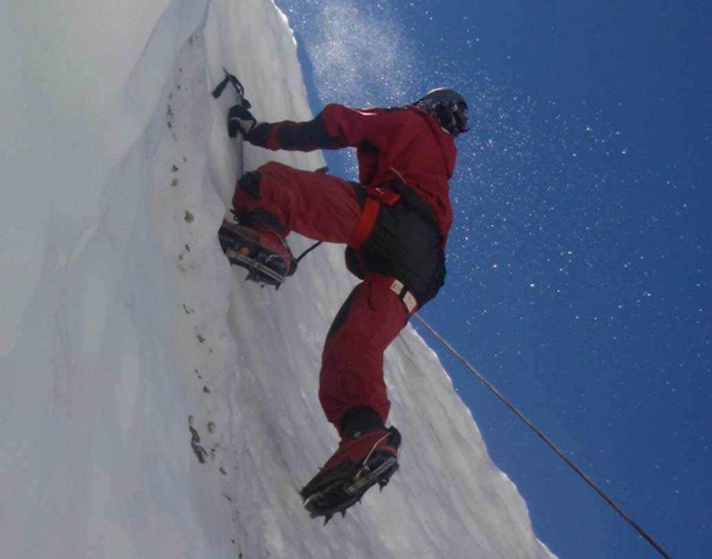 তাঁর কাছে তীর্থস্থান হল হাম্পি। প্রতি বছর ডিসেম্বরে তুঙ্গভদ্রার তীরে দাক্ষিণাত্যের এই ঐতিহাসিক শহরে গিয়ে রক ক্লাইম্বিং করেন তিনি। ভারতের বাইরে ইংল্যান্ড, ফ্রান্স, গ্রিসেও রক ক্লাইম্বিং করেছেন দিব্যাঙ্কা।