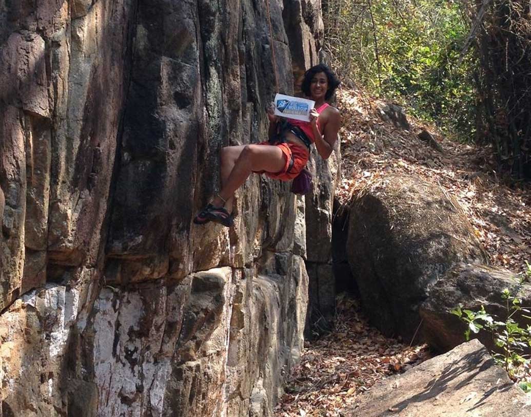 গানবাজনা-গয়নার নক্সা-রক ক্লাইম্বিং। তিনটি তিন মেরুর শখ। কী করে সামলান ভিন্নমুখী প্যাশন? দিব্যাঙ্কার কথায়, সবই তাঁর কমফর্ট জোন। পৃথিবীটা তা‌র কাছে খেলার মাঠ। সময় অমূল্য। তিনি শুধু জানেন তাঁকে আরও নতুন নতুন জায়গা খুঁজে পেতে হবে।