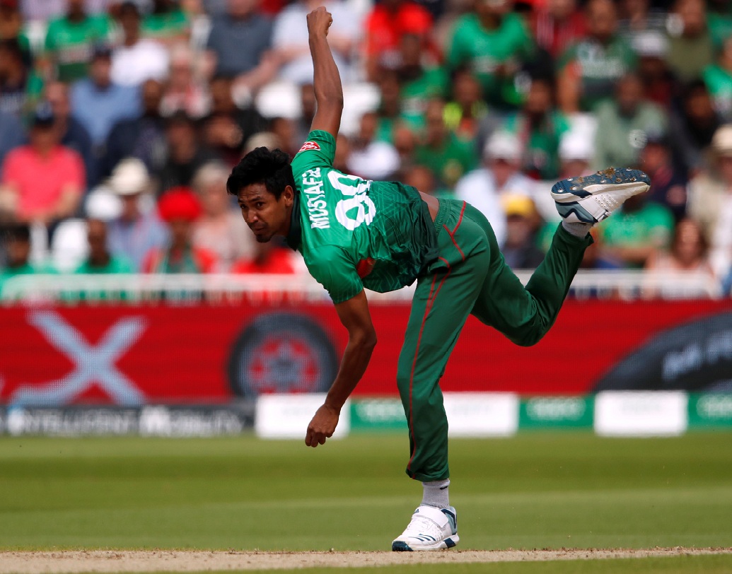 মুস্তাফিজুর রহমান- বাংলাদেশের পেস আক্রমণের দায়িত্ব তাঁর হাতেই। তাঁর অফ কাটারের সামনে অনেক তারকা ব্যাটসম্যানদেরও আত্মসমর্পণ করতে দেখা গিয়েছে। ভারতের বিরুদ্ধে তাঁর অফ কাটার কতটা কাজে দেয় সেটাই দেখার।