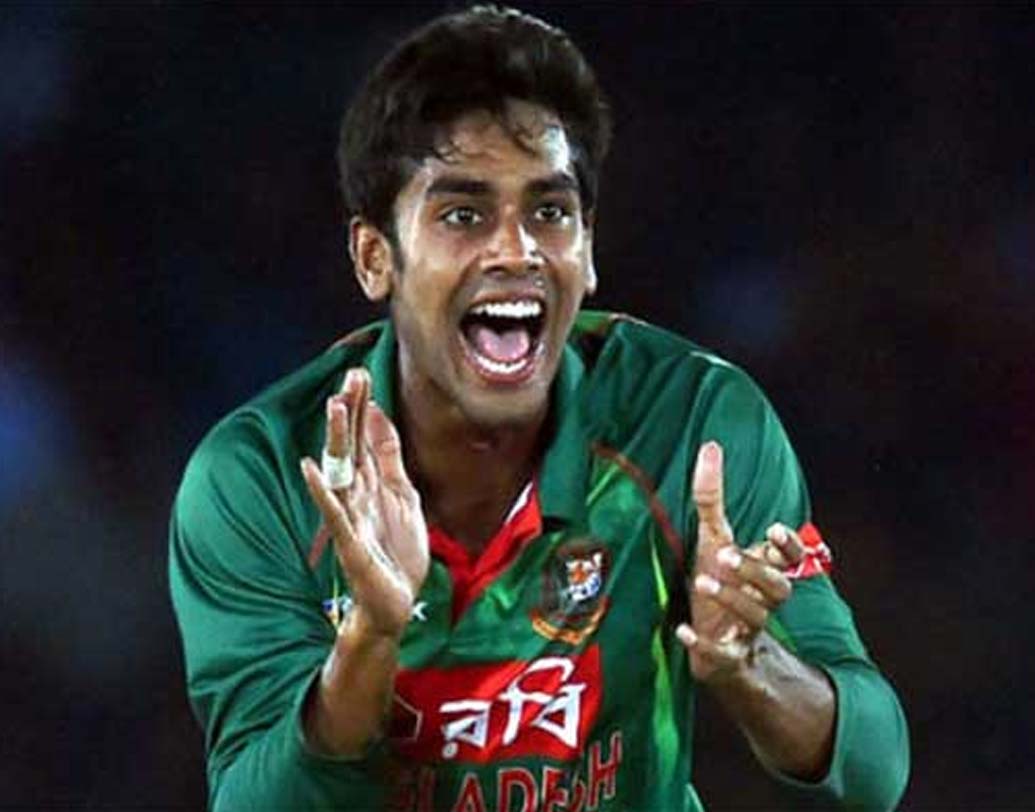 মেহেদি হাসান- শাকিব ছাড়া আর যে স্পিনারের উপর বাংলাদেশ ভরসা করে, তিনি হলেন মেহেদি হাসান। আফগানিস্তানের বিরুদ্ধে ভালো বল করেও কোন উইকেট পাননি। স্বাভাবিক ভাবেই এই ম্যাচে নজর থাকবে তাঁর উপর।