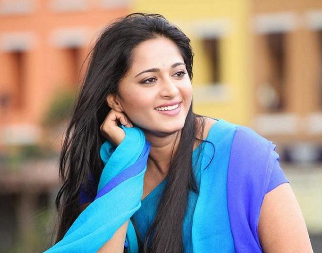 অনুষ্কা কিন্তু প্রথম থেকেই ‘অনুষ্কা’ ছিলেন না। তাঁর নাম ছিল সুইটি শেট্টি। পরবর্তী কালে অভিনয় জগতে আসার পরে তাঁর নাম পরিবর্তিত হয়। অভিনেত্রীর ডাক নাম কিন্তু একটু অন্য রকম। তাঁর ডাক নাম ম্যাক।