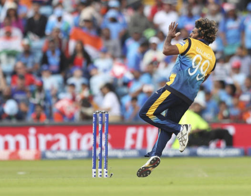 লাসিথ মালিঙ্গা- ব্যাটসম্যানদের ত্রাস শ্রীলঙ্কার এই তারকা ফাস্ট বোলার। মালিঙ্গার ইয়র্কারের জবাব নেই অনেক ব্যাটসম্যানের কাছেই। সদ্য সমাপ্ত বিশ্বকাপে ইংল্যান্ডও সামলাতে পারেনি মালিঙ্গার ইয়র্কার।