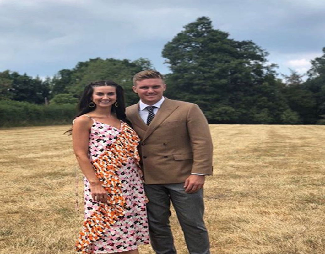 বর্তমানে বিশ্ব ক্রিকেটে বিস্ফোরক ক্রিকেটারদের মধ্যে অন্যতম জেসন রয়। ওয়ান ডে-তে তিনি দলের সেরা ওপেনার।