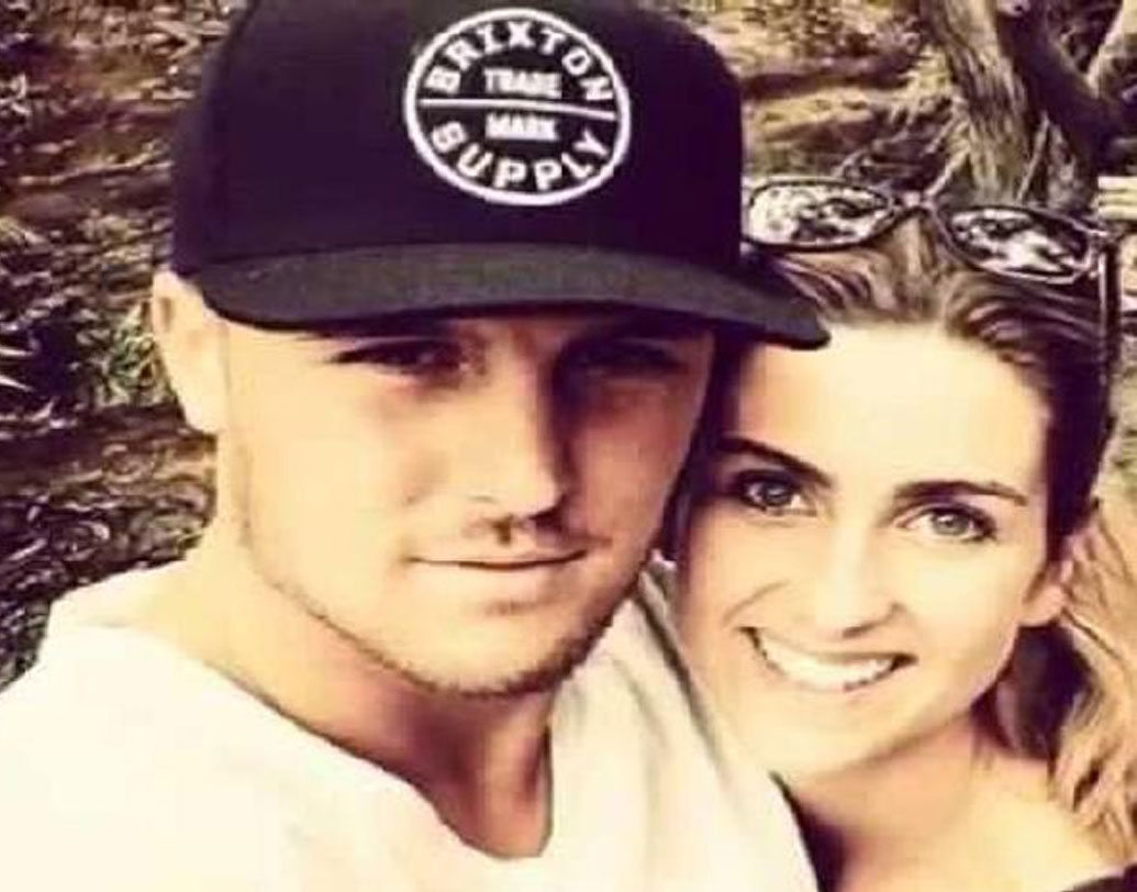 ক্রিকেটের পাশাপাশি জেসন ভালবাসেন টেনিস দেখতে। সেখানেও তাঁর সঙ্গী স্ত্রী। দু’জনে ছবি পোস্ট করেন টেনিসের গ্যালারি থেকেও।