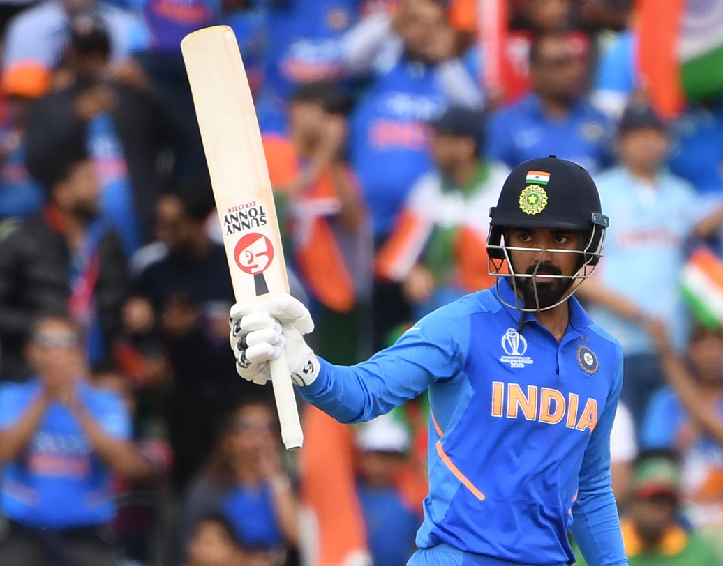 লোকেশ রাহুল– ওপেনার হিসেবে এবং মিডল অর্ডারে বিশ্বকাপে খেলেছেন রাহুল। তাঁর প্রতিভা নিয়ে কোনও সংশয়ই নেই। তবে ক্রিজে জমে যাওয়ার পরে উইকেট দিয়ে আসার প্রবণতা রয়েছে। ওয়েস্ট ইন্ডিজ সফরে রাহুল কেমন খেলেন, সেটাই দেখার।