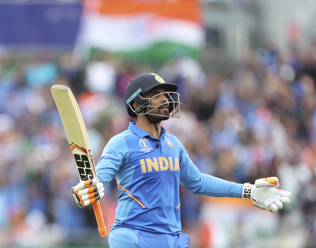 রবীন্দ্র জাডেজা- বাঁহাতি এই অলরাউন্ডার প্রায় জিতিয়ে দিয়েছিলেন নিউজিল্যান্ডের বিরুদ্ধে সেমিফাইনাল ম্যাচ। তাঁকে দলে রাখা হবে কিনা সেই নিয়ে জল্পনার কোনও কারণ ছিল না।