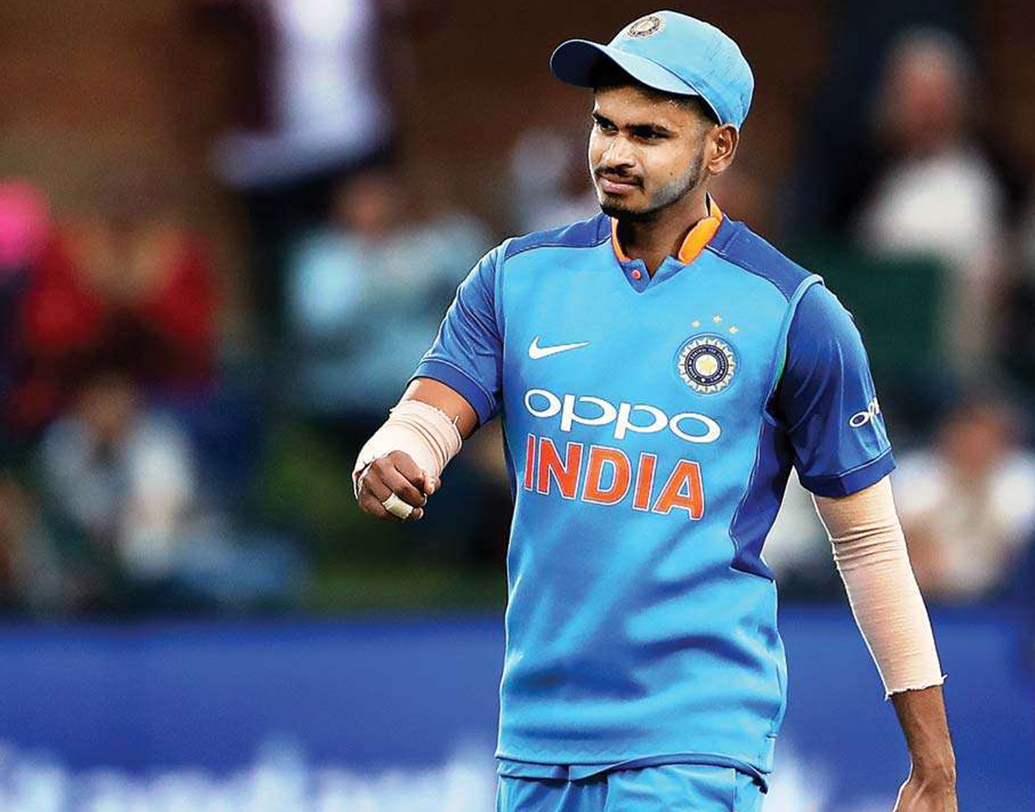 শ্রেয়াস আইয়ার- দেখে নেওয়ার ভাবনা থেকেই দলেনেওয়া হল ফর্মে থাকা শ্রেয়াস আইয়ারকে।ঘরোয়া লিগে শ্রেয়াসের ফর্ম কাজে লাগাতে চাইছে ভারত। দেখা যাক মিডল অর্ডারের রোগ সারাতে পারেন কিনা শ্রেয়াস।