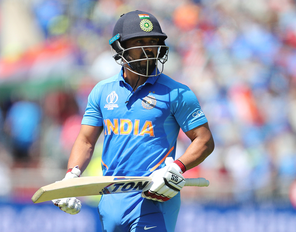 কেদার যাদব- আবার সুযোগ দেওয়া হল কেদারকে। বিশ্বকাপের খারাপ পারফর্মান্সের পরে কি নতুন কাউকে দেখা উচিত ছিল না? প্রশ্ন উঠছে ক্রিকেট মহলে।