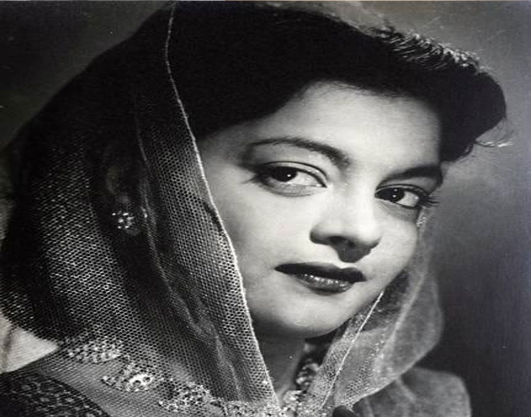 নলিনী-অশোক কুমার জুটিতে বাকি সফল ছবিগুলো হল ‘জলপরি’, ‘কাফিলা’, ‘সালোনি’ এবং ‘নাজ’। পাশাপাশি, পাঁচের দশকের মাঝামাঝি আরও বেশ কিছু ছবিতে নিজেকে বলিষ্ঠ অভিনেত্রী হিসেবে তুলে ধরেছিলেন। ‘রাহী’, ‘মুনিমজি’, ‘হম সব চোর হ্যায়’ এবং ‘কালাপানি’ তাঁর অভিনীত উল্লেখযোগ্য ছবি। ১৯৫৮ সালে মুক্তি পাওয়া ‘কালাপানি’ ছবির জন্য তিনি সেরা সহঅভিনেত্রীর পুরস্কার পান।