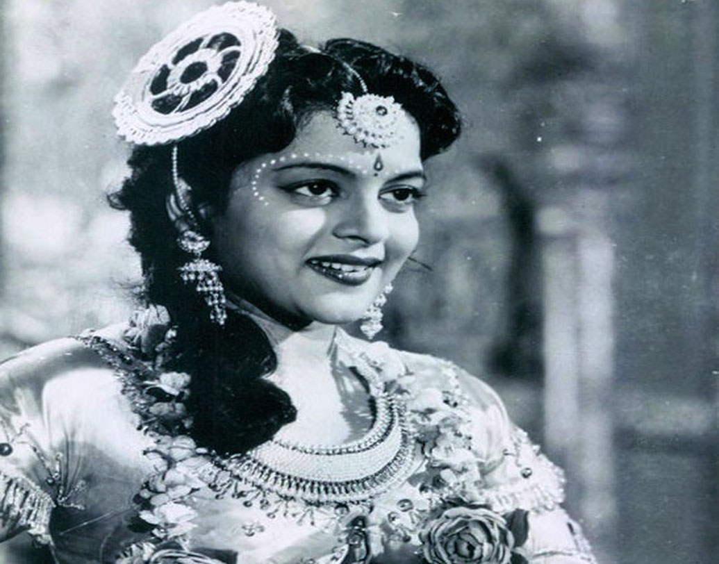 অভিনয় জগতকে বিদায় জানানোর আগে নলিনীকে শেষ বার পর্দায় দেখা গিয়েছিল ‘বম্বে রেসকোর্স’ ছবিতে। এর আঠেরো বছর পরে তাঁকে আবার দেখা গিয়েছিল ‘নাস্তিক’ ছবিতে। সেটাই তাঁর সিনেমার শেষ কাজ।