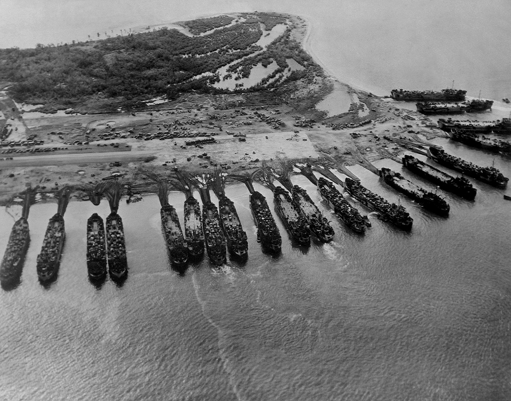 দ্বিতীয় বিশ্বযুদ্ধের সময় ট্যাঙ্ক বহন করার ক্ষমতা যুক্ত জাহাজের আবিষ্কার হয়। ইঞ্চমারনক দ্বীপে এই জাহাজগুলি করে ট্যাঙ্ক আসত। সেখানেই চলত যুদ্ধের মহড়া।